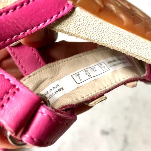 Girl’s Clark Pink and white Leather Sandals 2.5 - Picture 6 of 7